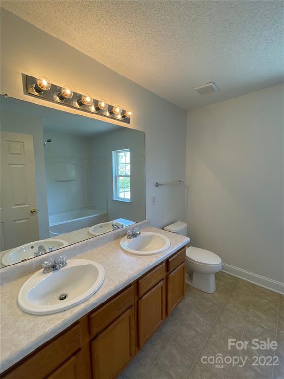 13712 Rutherglen Court Charlotte, NC 28213 - Photo 16 of 22 a bathroom with a sink and a toilet