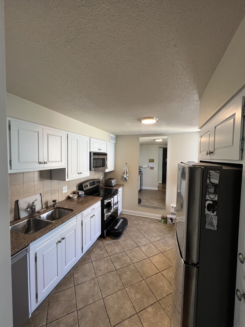 3150 North Sheridan Road, Unit 16A Chicago, IL 60657 - Photo 6 of 11 Gallery Image 6