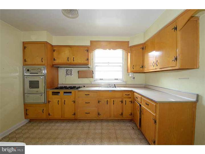 573 Wanamaker Road Jenkintown, PA 19046 - Photo 4 of 7 Kitchen