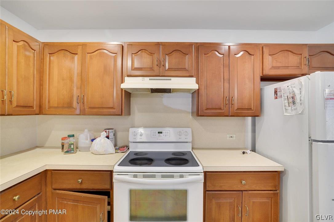 1728 Clover Road Long Pond, PA 18334 - Photo 16 of 34 a kitchen with stainless steel appliances granite countertop a stove a sink and a refrigerator