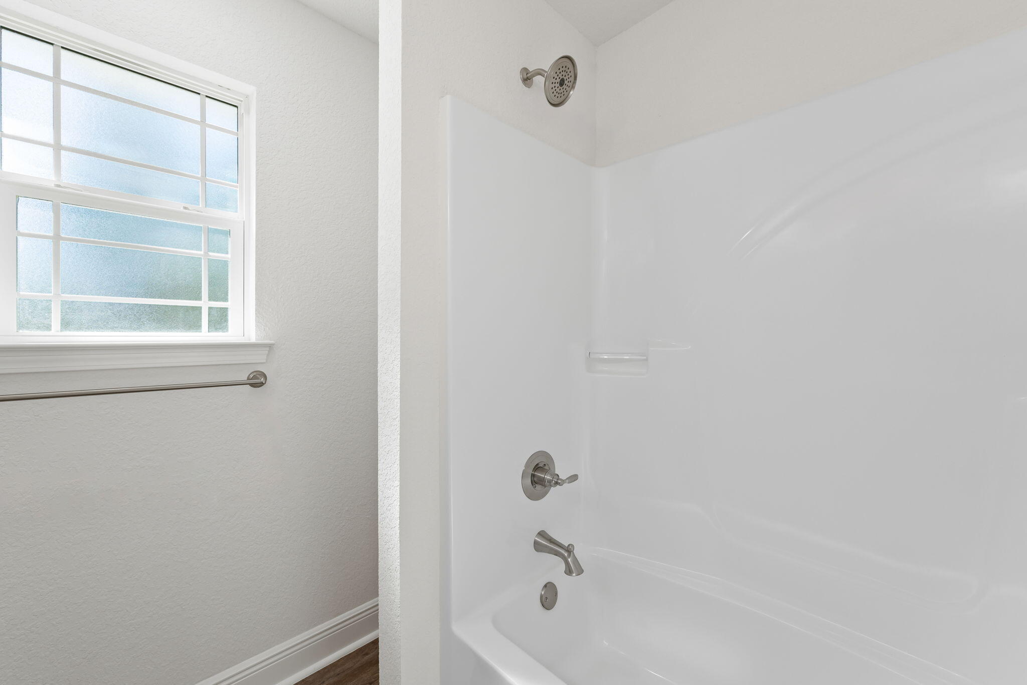 9250 Ridge Road Navarre, FL 32566 - Photo 31 of 39 Bathtub