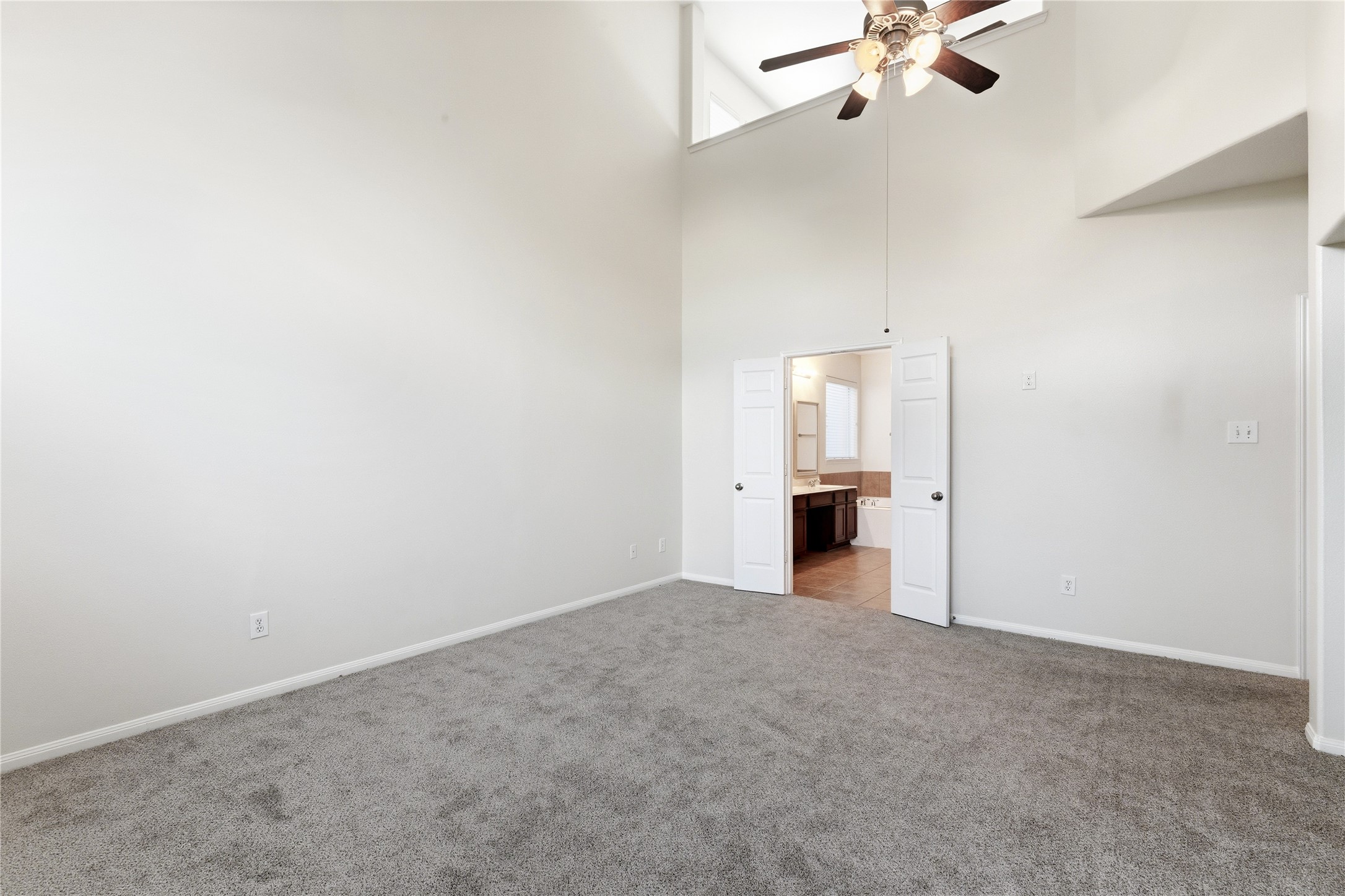 6211 Stone Hill Road Spring, TX 77389 - Photo 20 of 43 an empty room with a bathroom