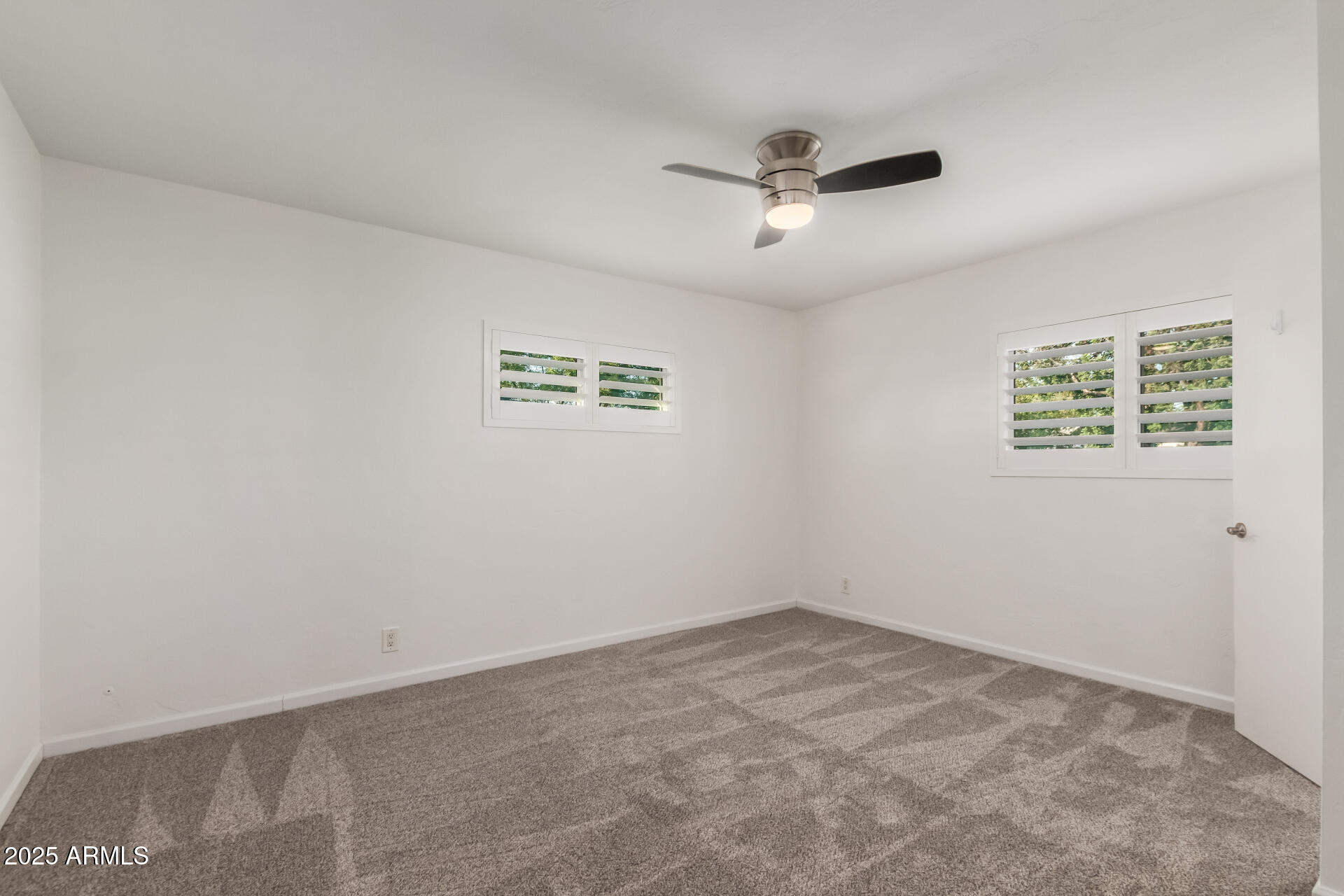 8912 North 17th Avenue Phoenix, AZ 85021 - Photo 16 of 33 a view of an empty room with a window