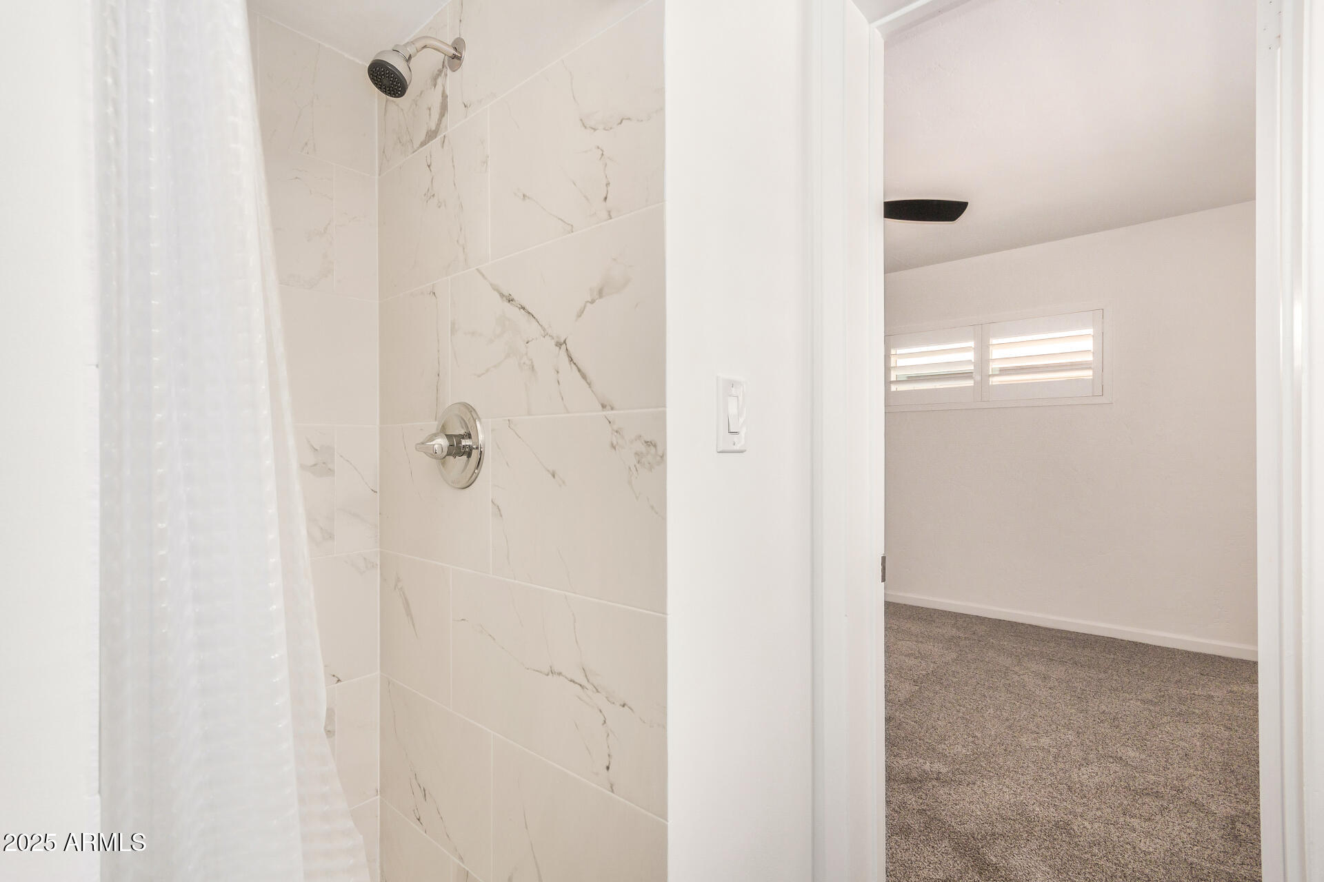 8912 North 17th Avenue Phoenix, AZ 85021 - Photo 20 of 33 a bathroom with a shower