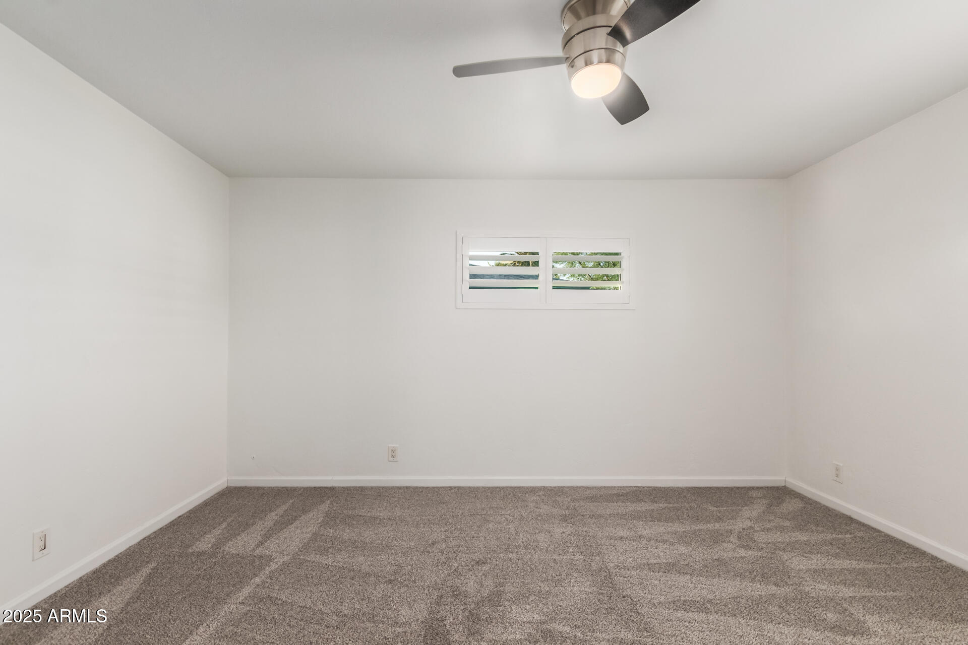 8912 North 17th Avenue Phoenix, AZ 85021 - Photo 21 of 33 an empty room with windows and ceiling fan