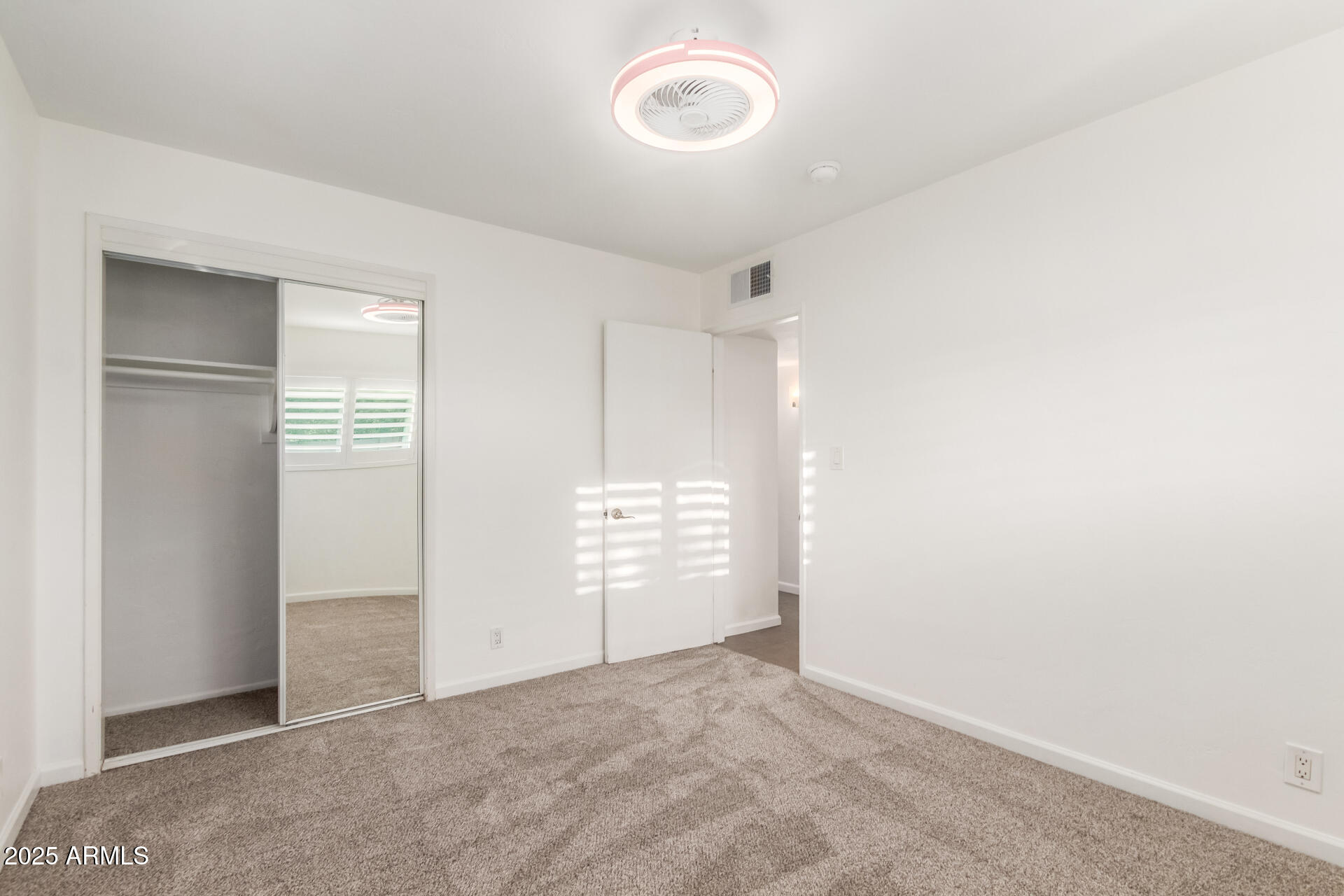 8912 North 17th Avenue Phoenix, AZ 85021 - Photo 26 of 33 an empty room with windows