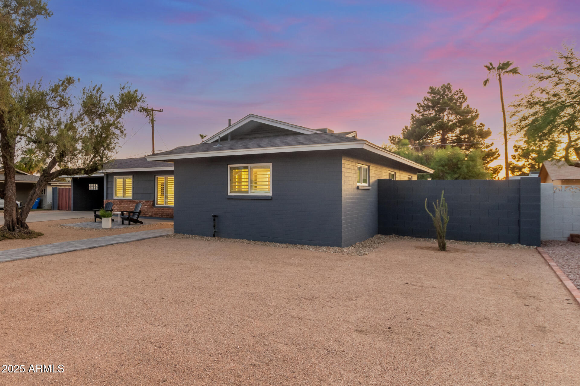8912 North 17th Avenue Phoenix, AZ 85021 - Photo 3 of 33 a front view of a house with a yard