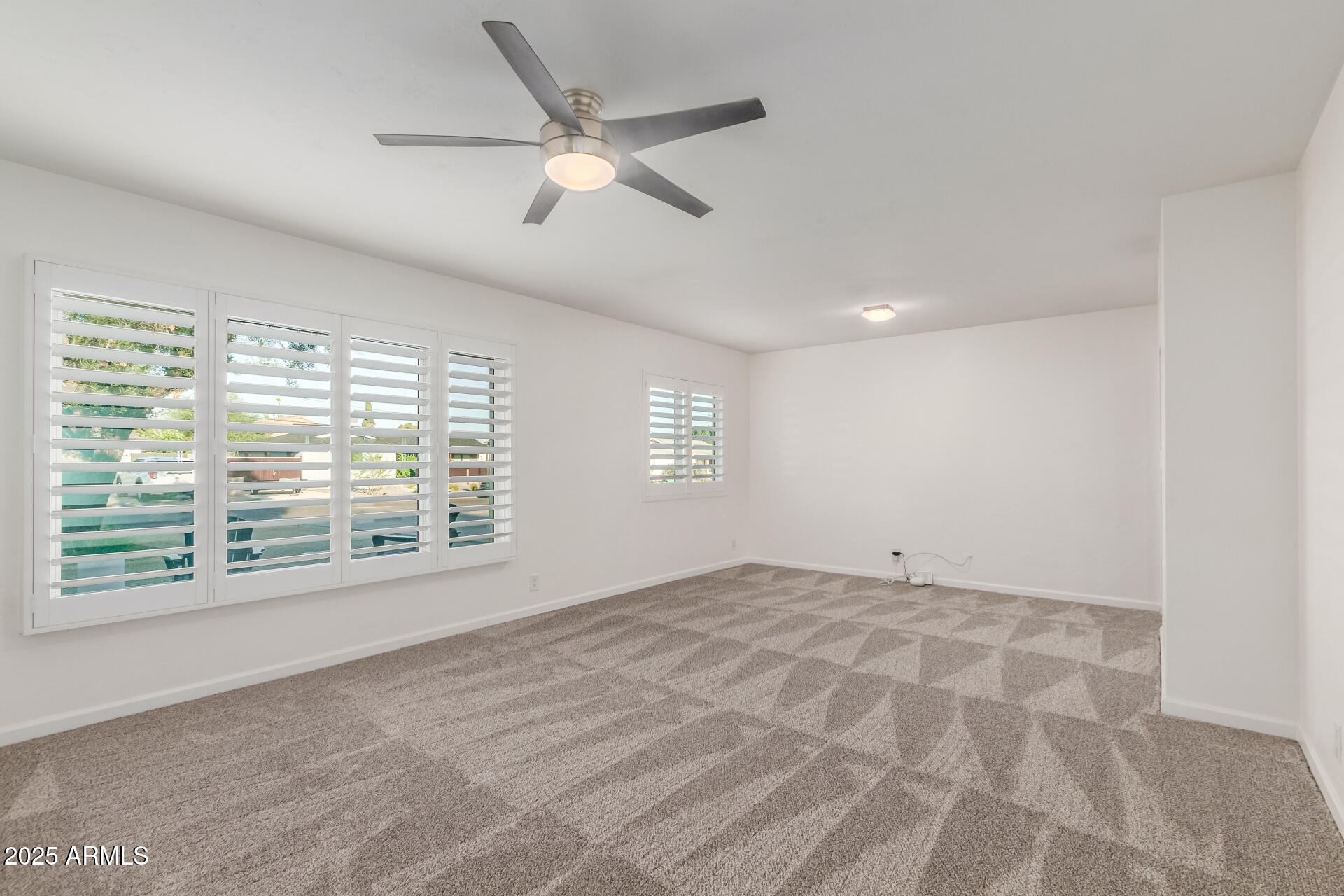 8912 North 17th Avenue Phoenix, AZ 85021 - Photo 9 of 33 a view of an empty room with a window