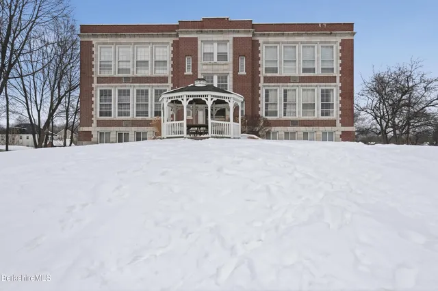 $159,900 | 81 Dartmouth Street, Unit 108, Pittsfield, MA 01201