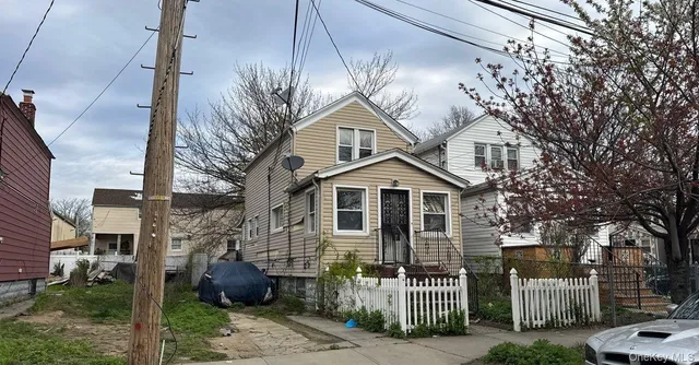 $550,000 | 165-21 144th Drive | Springfield Gardens