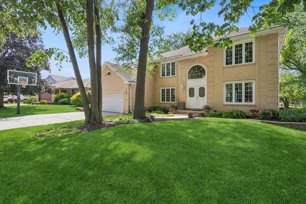 $776,900 | 2424 Pepper Tree Court, Lisle, IL 60532