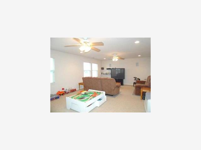 1286 Sapphire Court Ripon, CA 95366 - Photo 4 of 11 Gallery Image 4