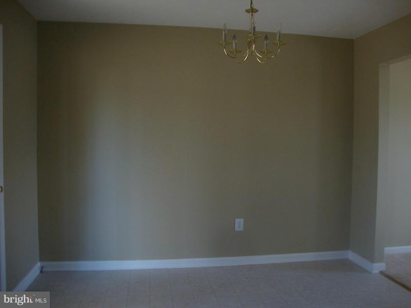 202 Choptank Road Stafford, VA 22556 - Photo 5 of 13 close up of a white marble wall