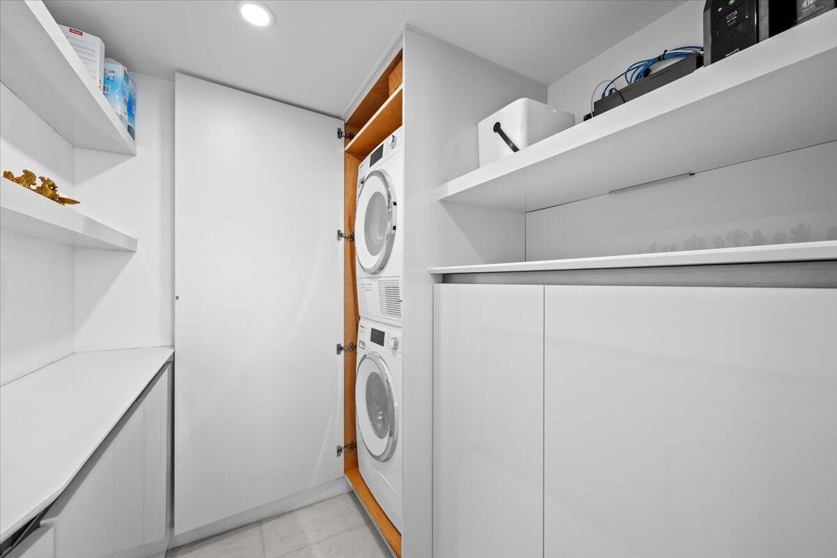 2000 South Ocean Boulevard, Unit 11D Boca Raton, FL 33432 - Photo 13 of 31 a utility room with dryer and washer