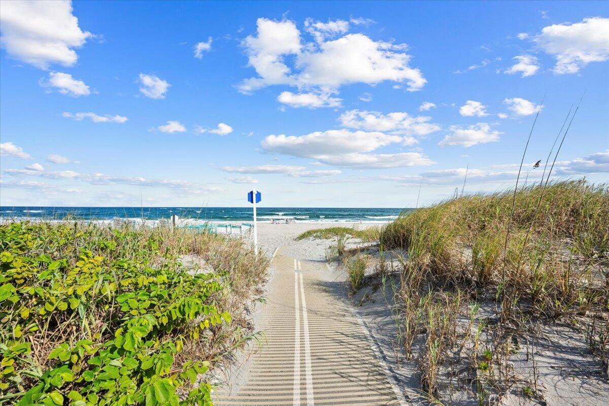2000 South Ocean Boulevard, Unit 11D Boca Raton, FL 33432 - Photo 15 of 31 a view of a terrace