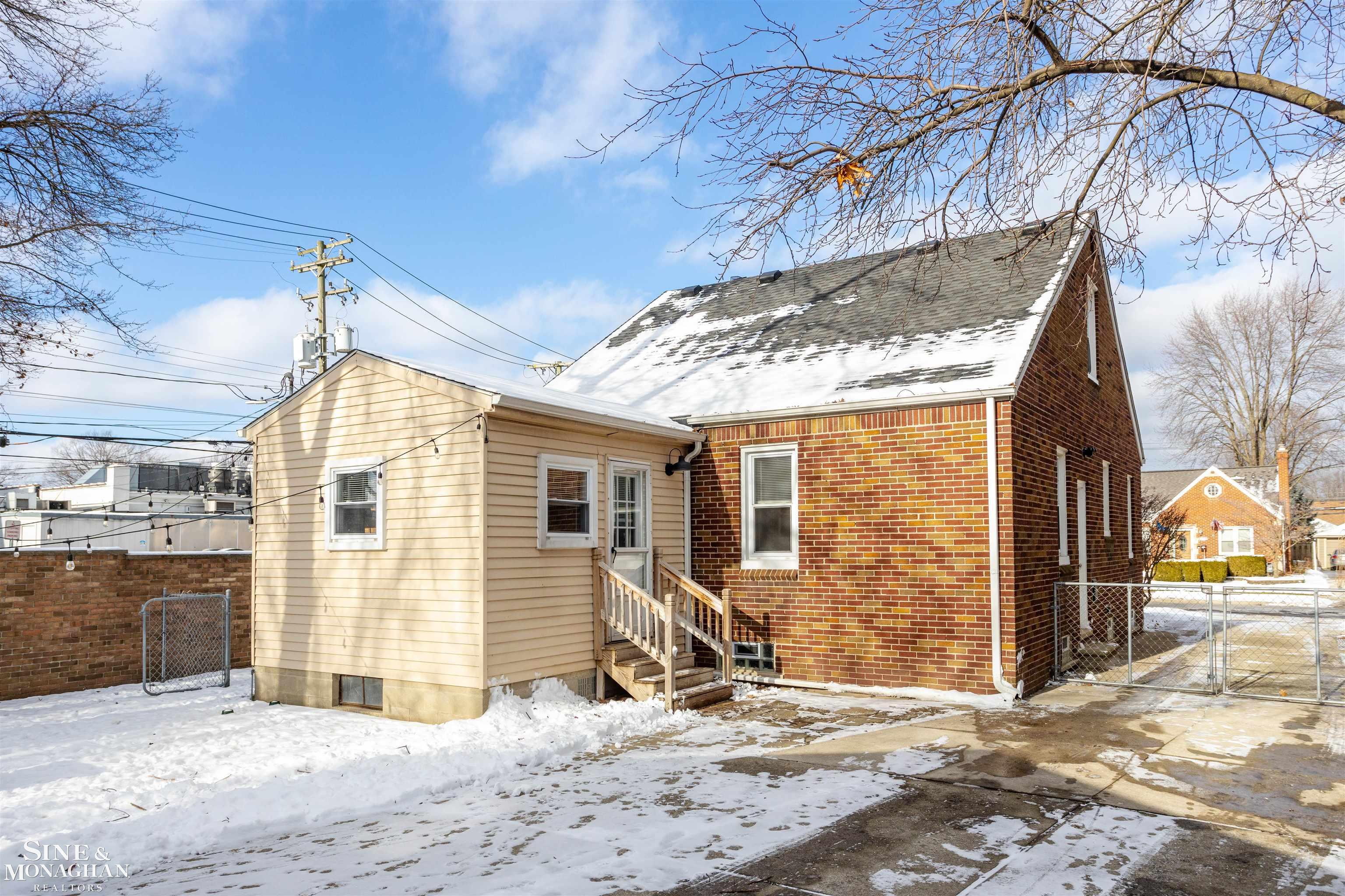 1849 Hampton Road Grosse Pointe, MI 48236 - Photo 34 of 42 50164738-86e7ff77-c58e-47d1-829c-048f0a8af982.JPG