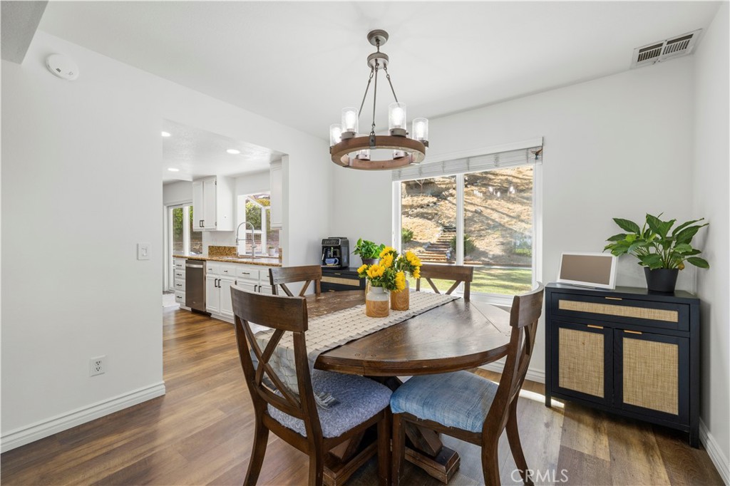 28235 Royal Road Castaic, CA 91384 - Photo 11 of 37