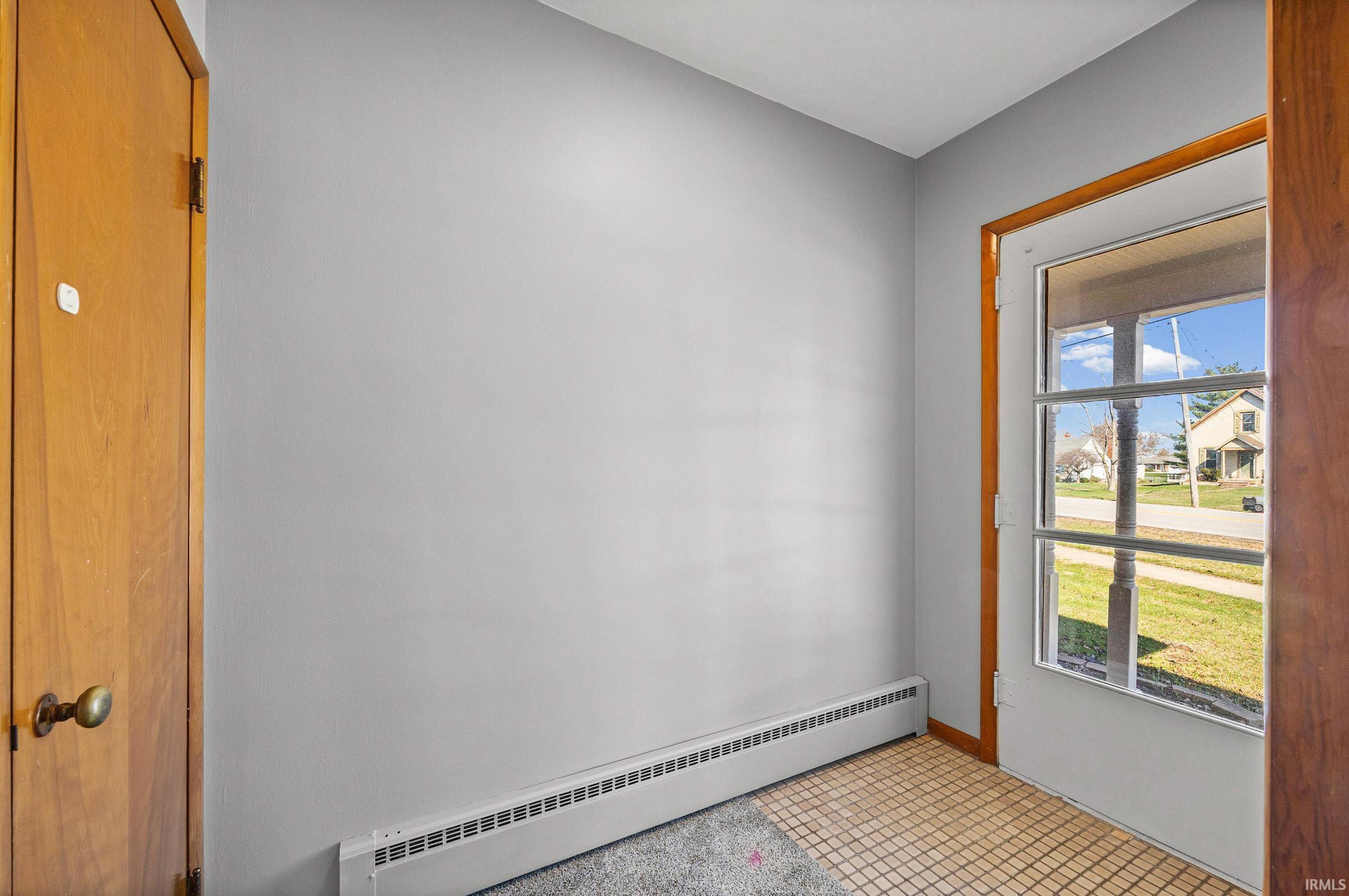 313 West Jackson Street Mulberry, IN 46058 - Photo 2 of 27