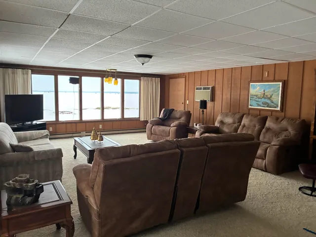 $699,900 | N6120 Cattau Beach Court, Shawano, WI 54166