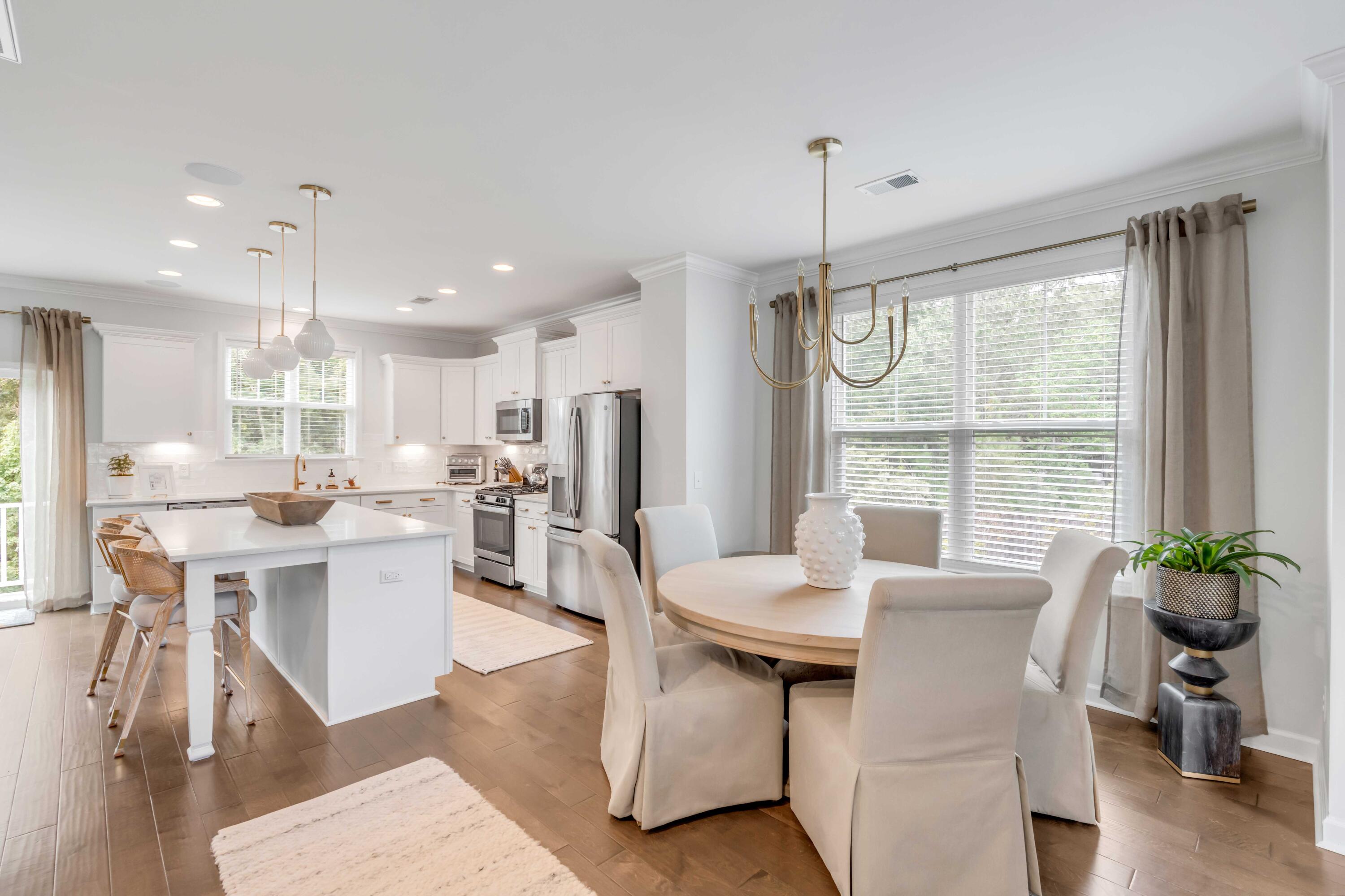 1558 Moss Spring Road Mount Pleasant, SC 29466 - Photo 7 of 39 Dining/Kitchen