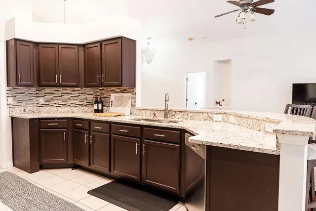 $2,800 | 1282 Paradise Lake Drive, Tarpon Springs, FL 34689