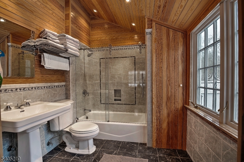 205 Longview Road Bedminster, NJ 07931 - Photo 14 of 27