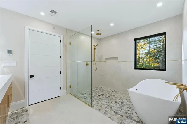 $2,925,000 | 121 Engle Street, Cresskill, NJ 07626