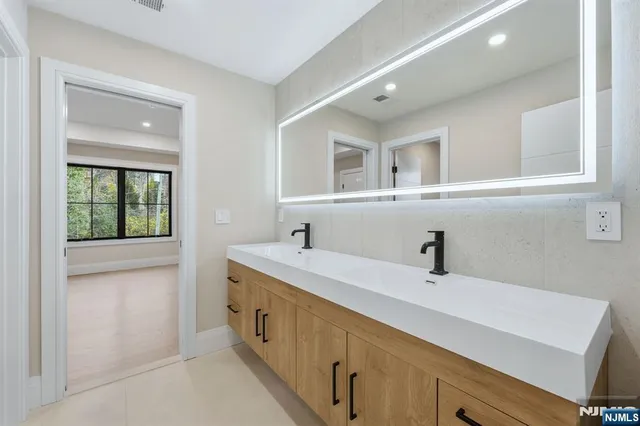 $2,925,000 | 121 Engle Street, Cresskill, NJ 07626