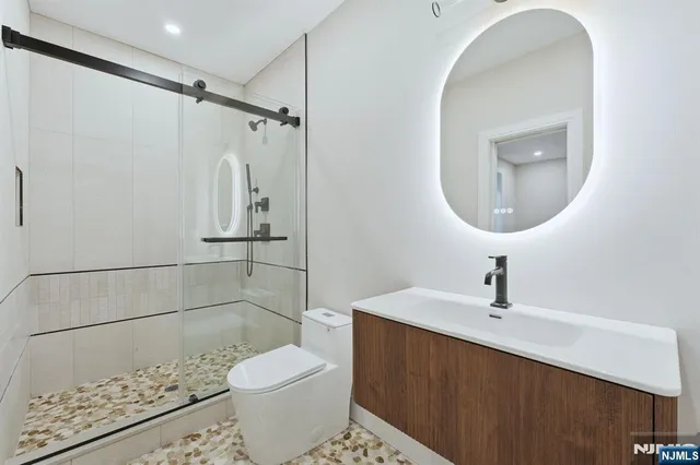 $2,925,000 | 121 Engle Street, Cresskill, NJ 07626