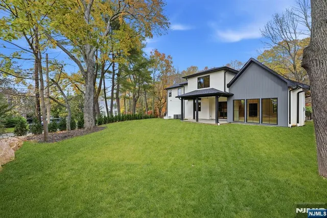 $2,925,000 | 121 Engle Street, Cresskill, NJ 07626
