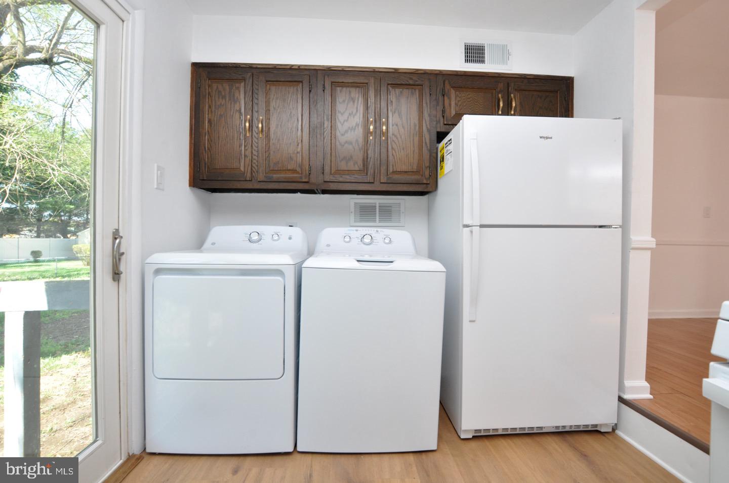 432 North Coles Avenue Maple Shade, NJ 08052 - Photo 13 of 26 a utility room with dryer and washer