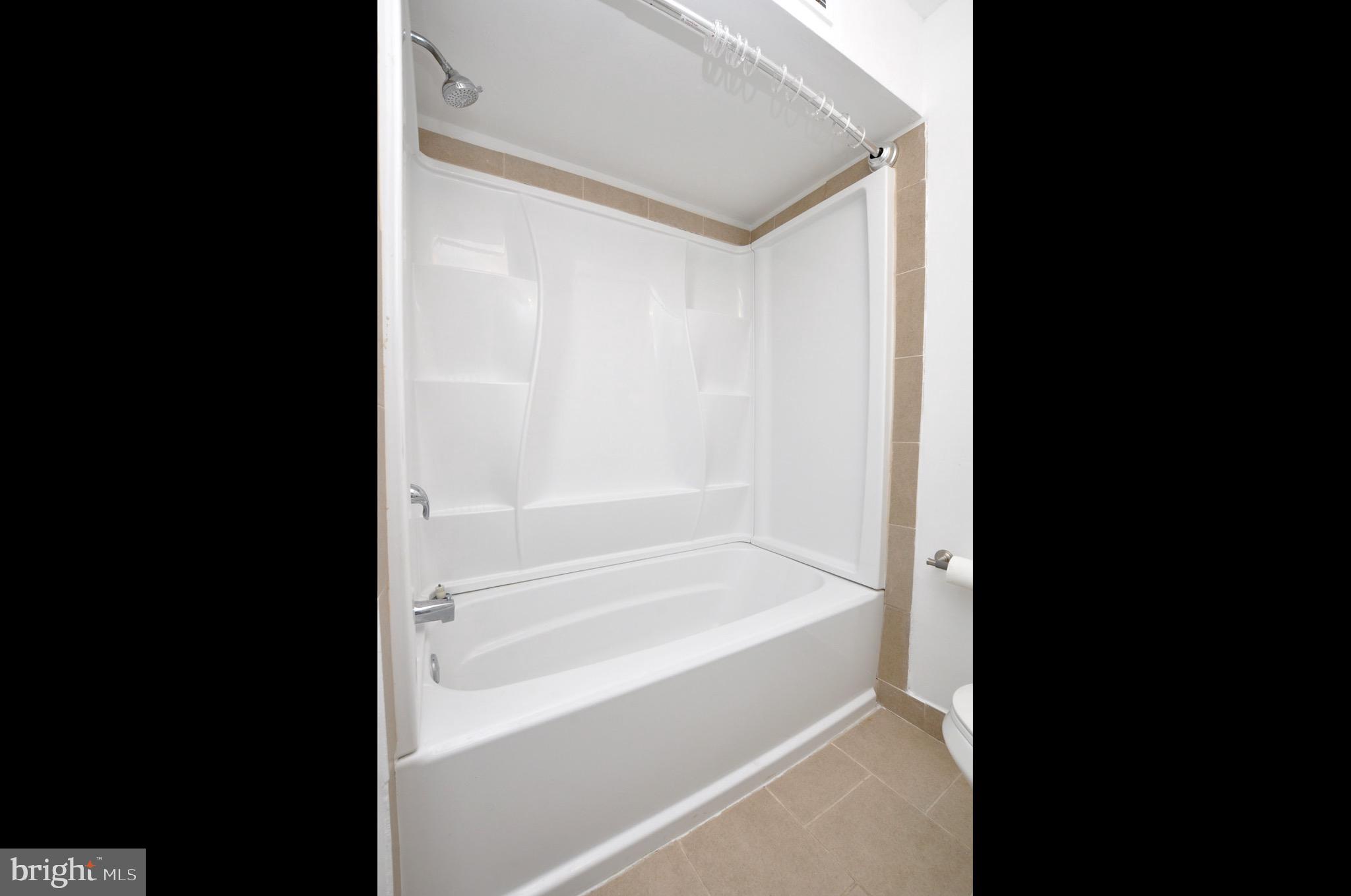 432 North Coles Avenue Maple Shade, NJ 08052 - Photo 15 of 26 a bathroom with a bathtub