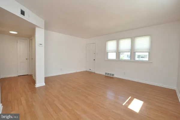 $2,600 | 432 North Coles Avenue, Maple Shade, NJ 08052