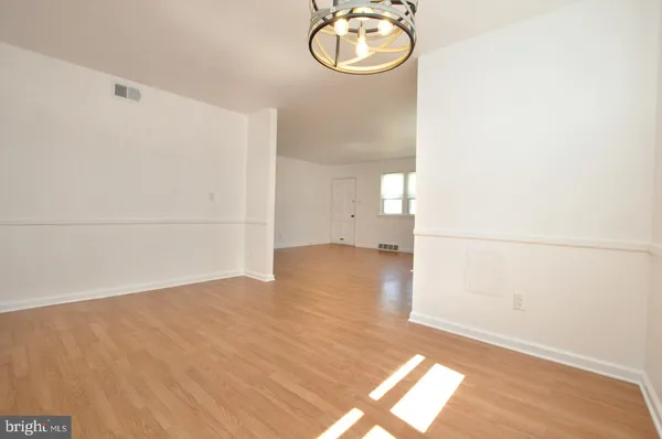 $2,600 | 432 North Coles Avenue, Maple Shade, NJ 08052