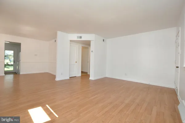 $2,600 | 432 North Coles Avenue, Maple Shade, NJ 08052