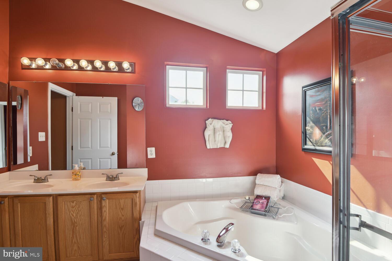 8316 River Park Road Bowie, MD 20715 - Photo 21 of 40 Soaking Tub