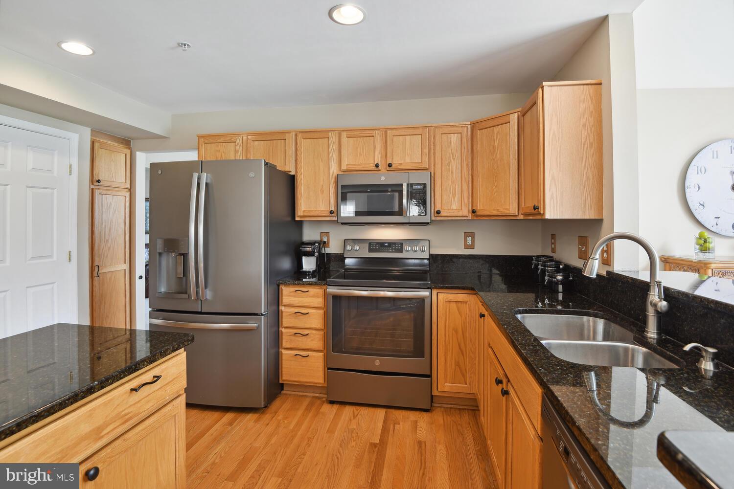 8316 River Park Road Bowie, MD 20715 - Photo 4 of 40 New appliances in 2019