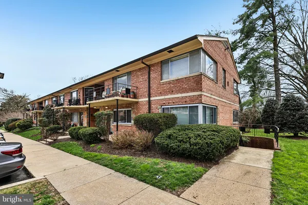 $329,000 | 5013 Sentinel Drive, Unit 70, Bethesda, MD 20816