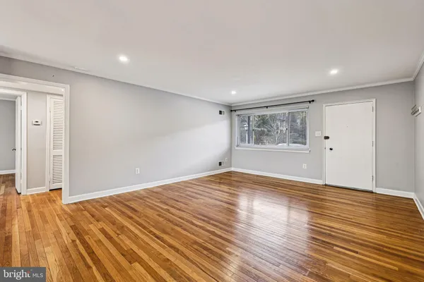 $329,000 | 5013 Sentinel Drive, Unit 70, Bethesda, MD 20816