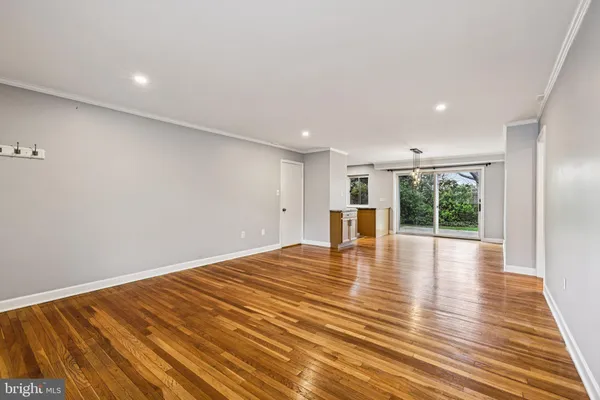 $329,000 | 5013 Sentinel Drive, Unit 70, Bethesda, MD 20816