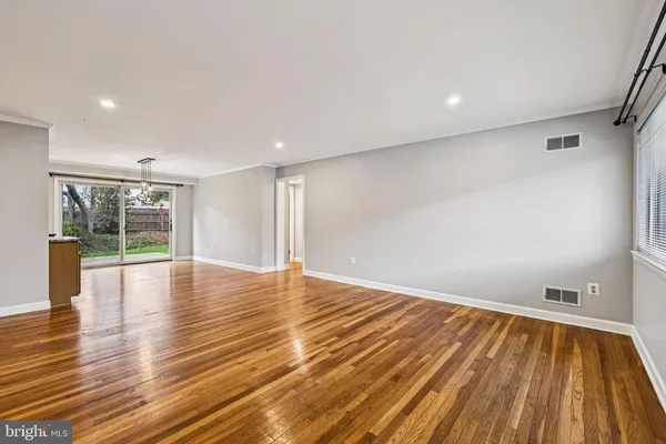 $329,000 | 5013 Sentinel Drive, Unit 70, Bethesda, MD 20816