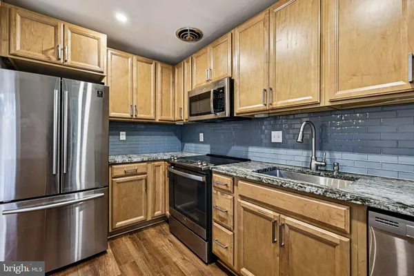 $329,000 | 5013 Sentinel Drive, Unit 70, Bethesda, MD 20816