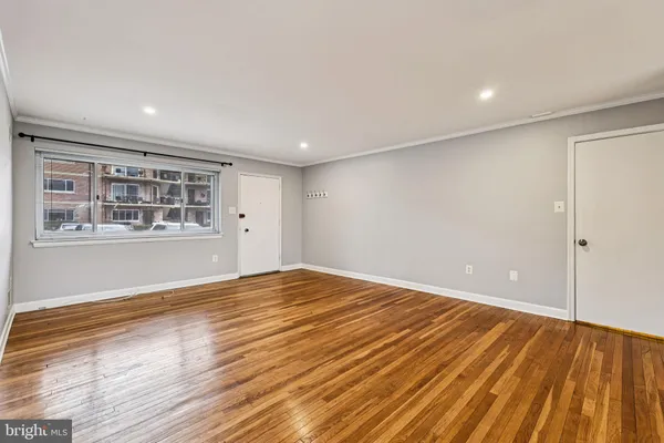 $329,000 | 5013 Sentinel Drive, Unit 70, Bethesda, MD 20816