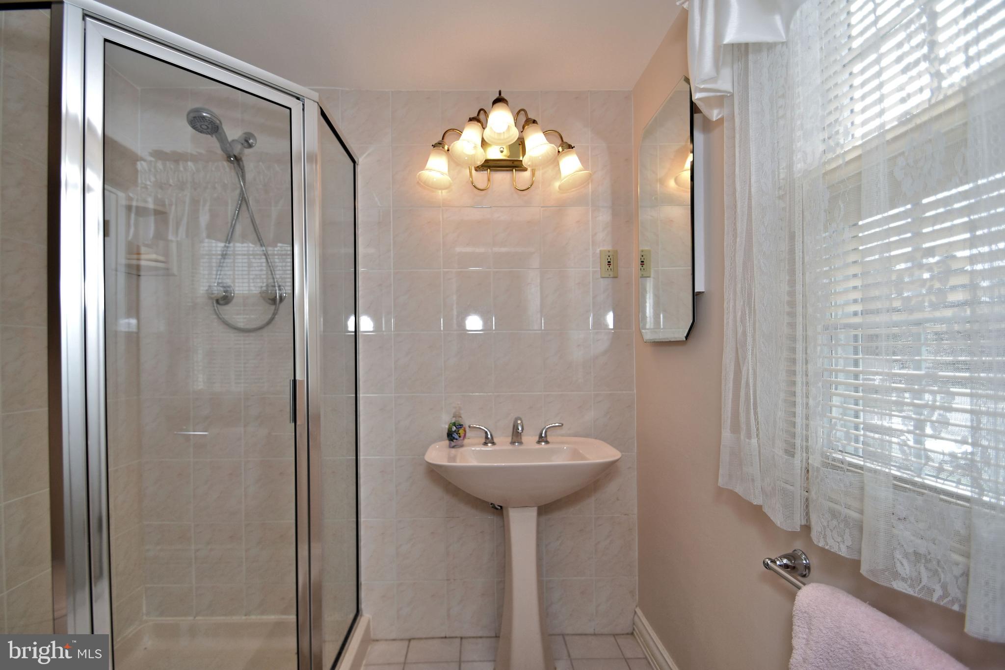 415 Lawrence Road Huntingdon Valley, PA 19006 - Photo 17 of 27 Gallery Image 17