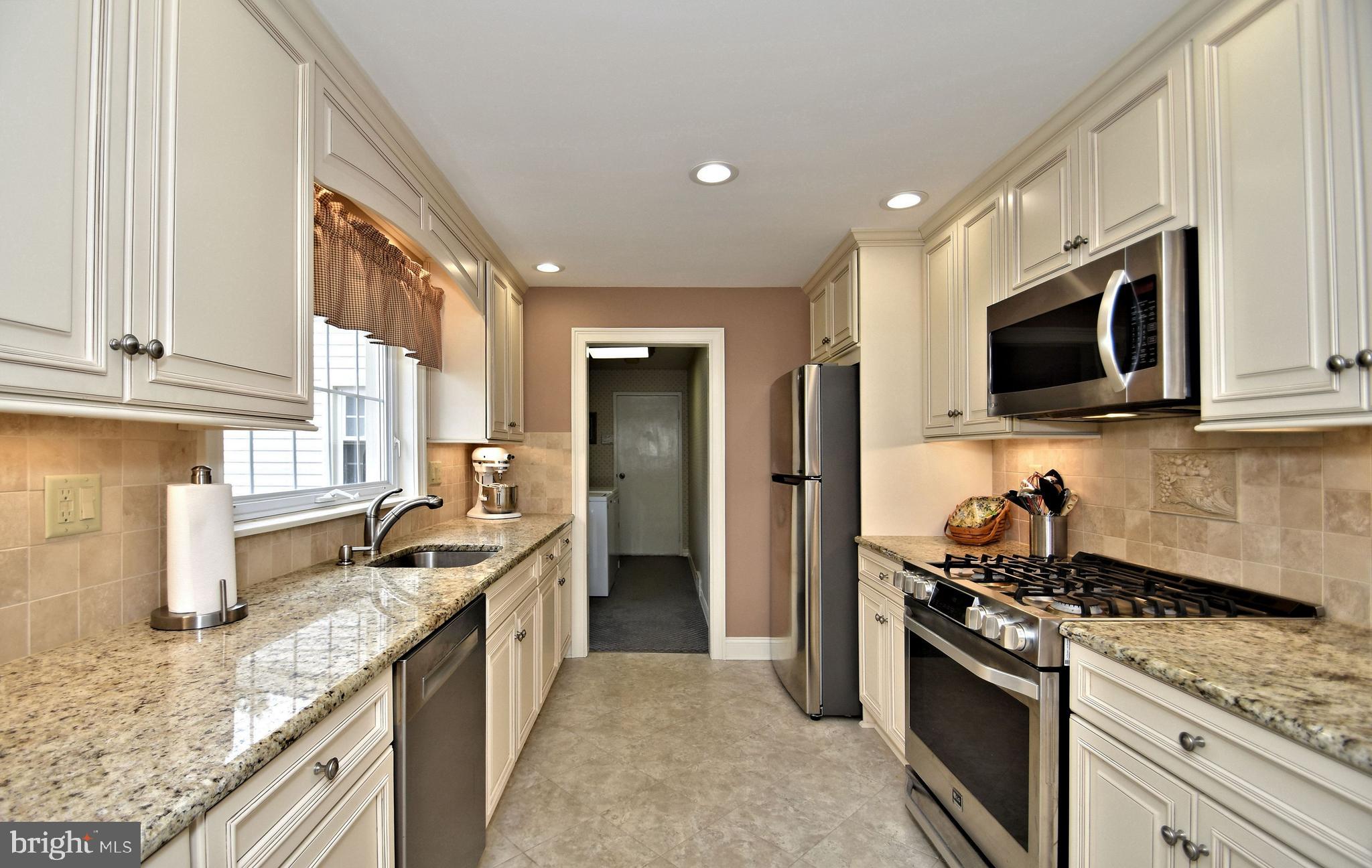 415 Lawrence Road Huntingdon Valley, PA 19006 - Photo 4 of 27 Gallery Image 4