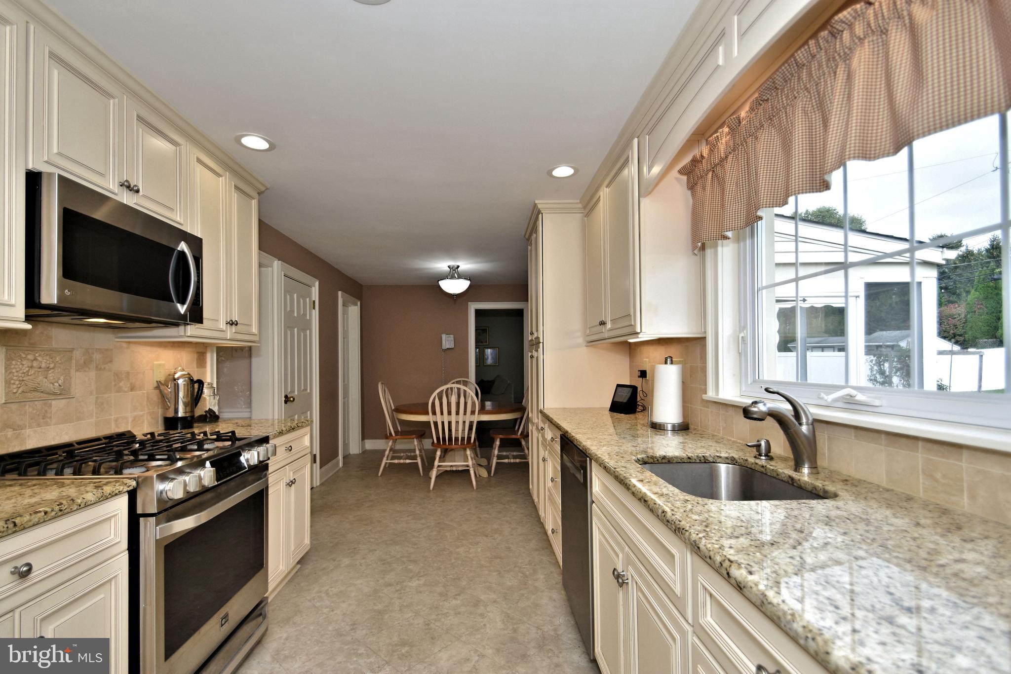 415 Lawrence Road Huntingdon Valley, PA 19006 - Photo 5 of 27 Gallery Image 5