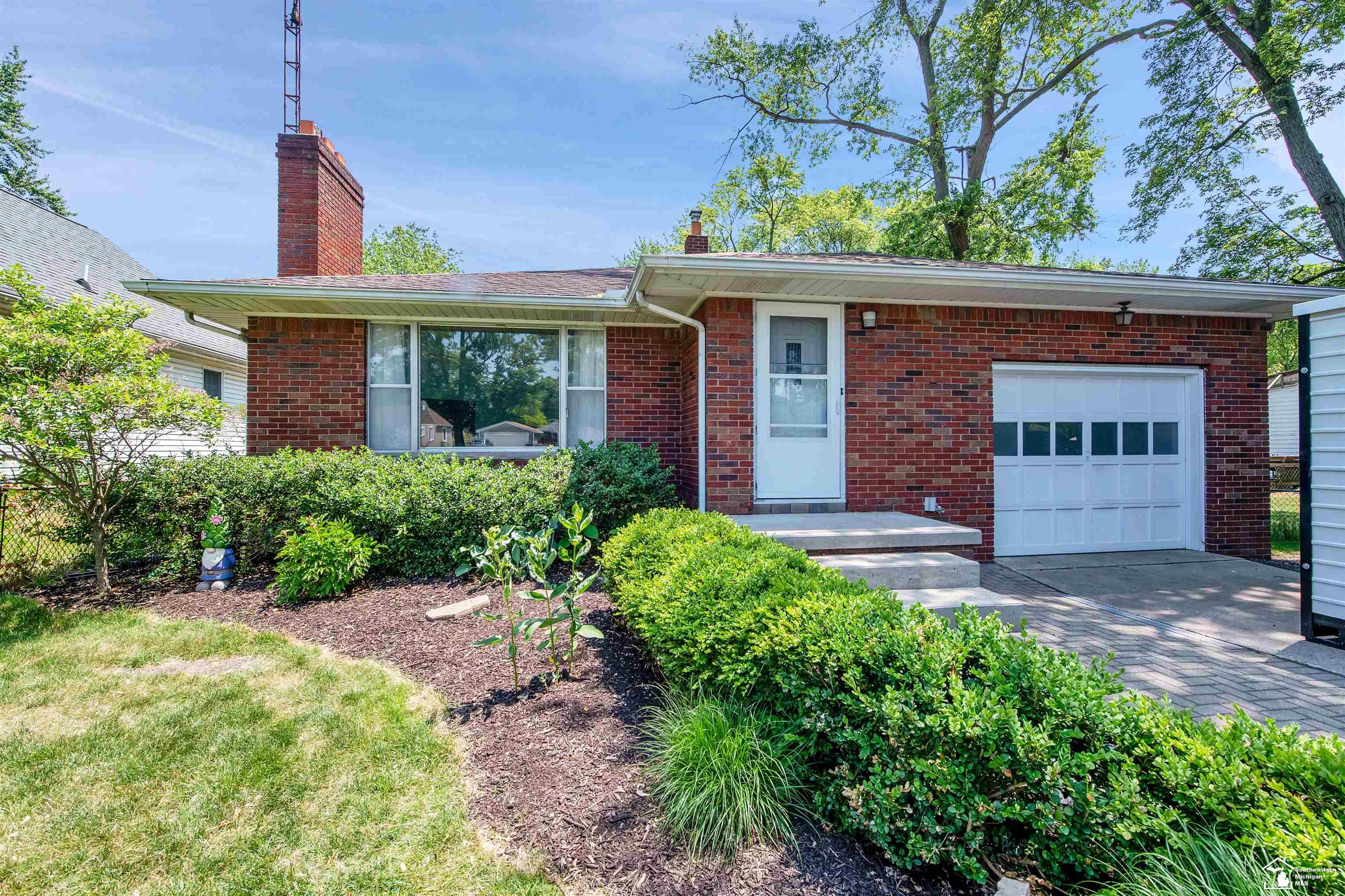 2330 Vivian Road Monroe, MI 48162 - Photo 2 of 37