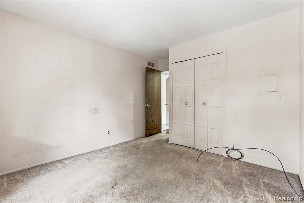 29165 Hayes Road Warren, MI 48088 - Photo 21 of 31