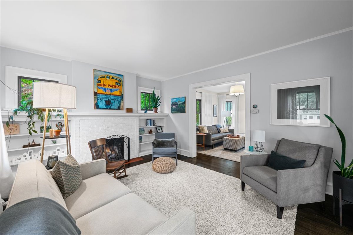 198 Wildwood Road Lake Forest, IL 60045 - Photo 11 of 37 a living room with furniture and a fireplace