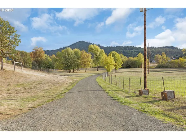 $650,000 | 178 Dovetail Lane, Sutherlin, OR 97479